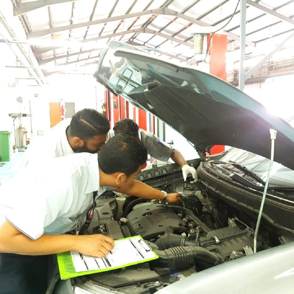 adjuster insurans akan menilai kerosakan kereta anda