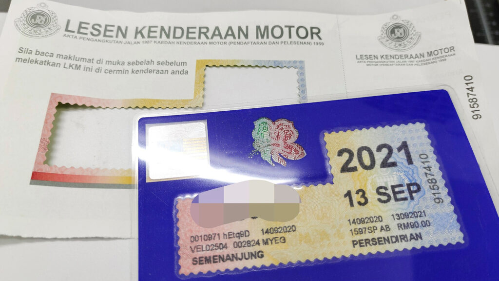 Roadtax kereta diwajibkan untuk diambil bagi setiap pemilik kenderaan oleh Jabatan Pengangkutan Jalan (JPJ)